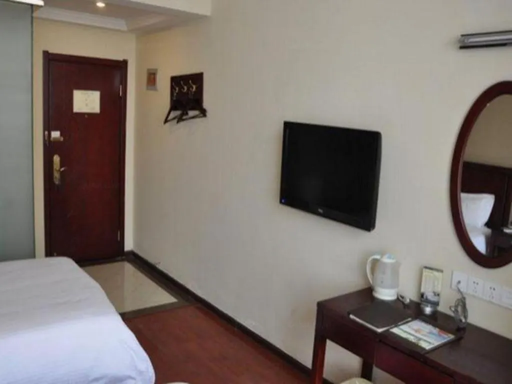 *** Отель Greentree Inn Lu Yi County Zi Qi Avenue Branch Luyi Китай